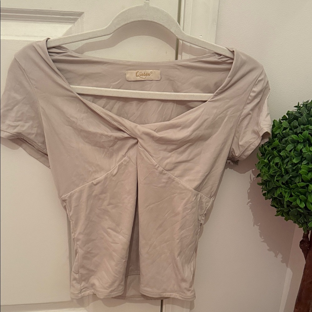 Cute Qinsen Light Beige Twist-Front top